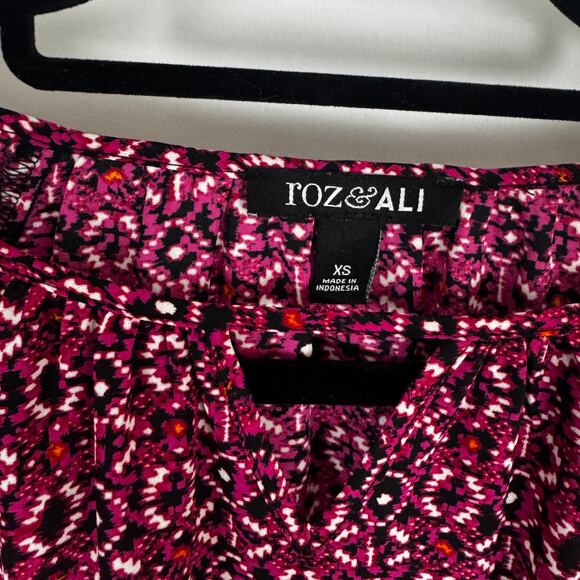 Roz & Ali Pink Patterned Blouse XS, Bell Sleeves, Lightweight Top Christmas - Picture 5 of 7